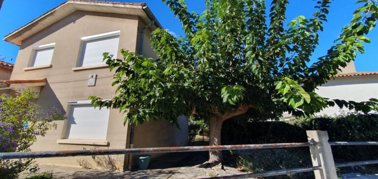 10 MINUTES CARCASONNE MAISON DE VILLE TYPE T4 AVEC JARDIN