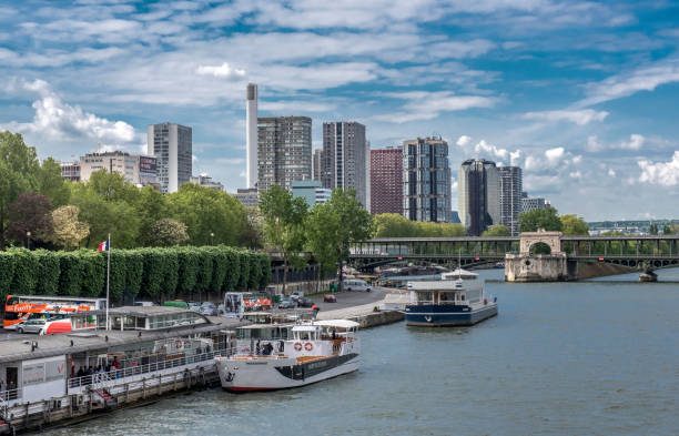 75018 PARIS : Appart haut de gamme T5 duplex de 126 m² avec balcon. Prix 1.865.000 Euros